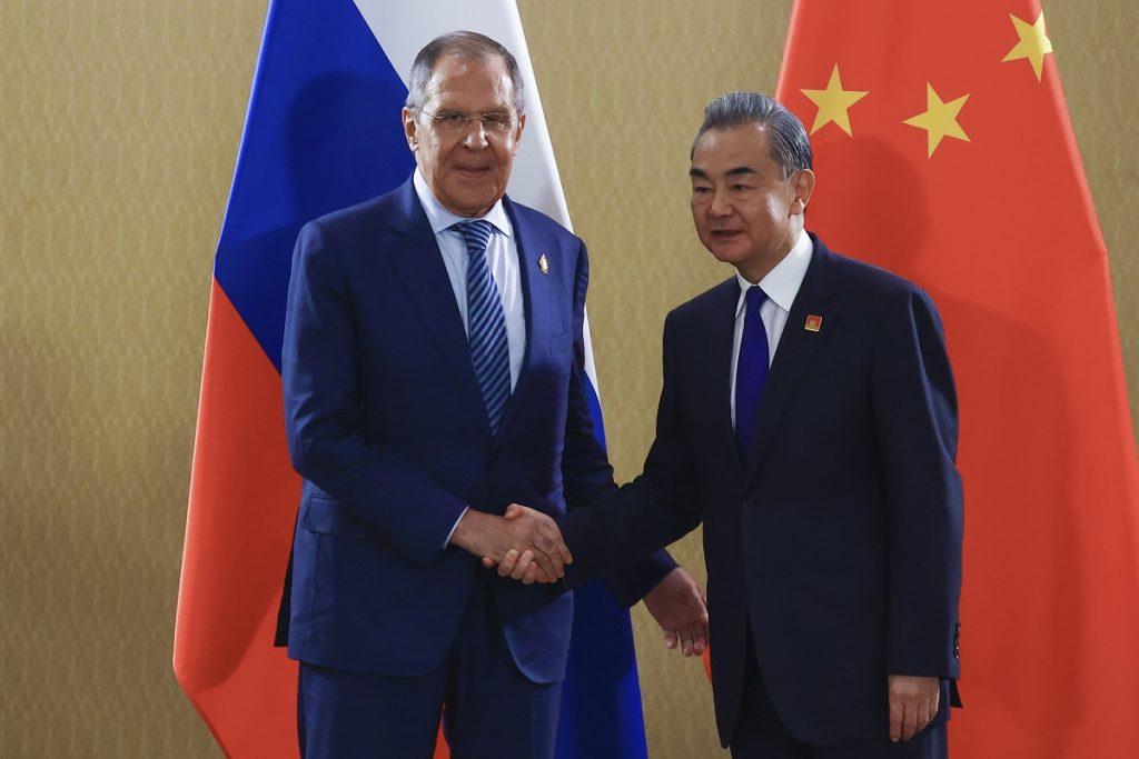 Razgovor Jija i Lavrova na samitu G20: „Stav Rusije da ne treba voditi nuklearni rat pokazuje racionalnost i odgovornost!“