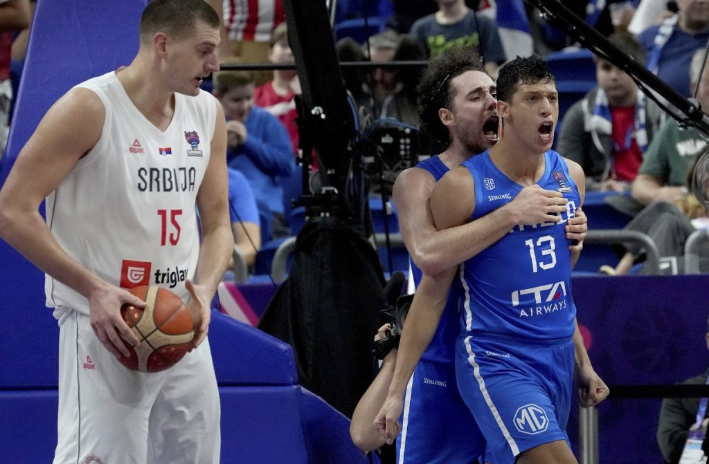 TEŽAK PORAZ I KRAJ SNA O MEDALJI Košarkaši Srbije eliminisani su sa Evropskog prvenstva nakon poraza od selekcije Italije u osmini finala!