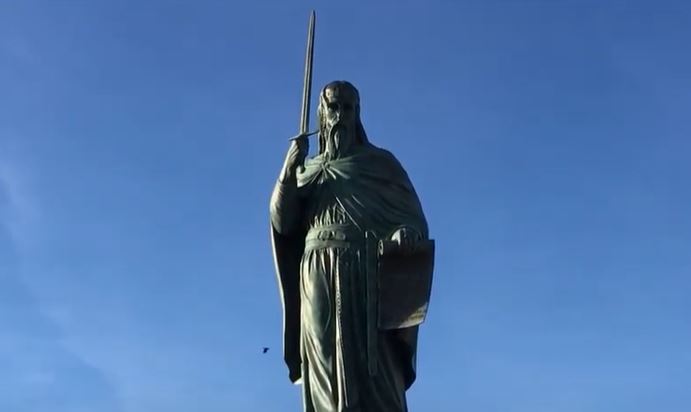 Vesić sa đacima obišao spomenik Stefanu Nemanji
