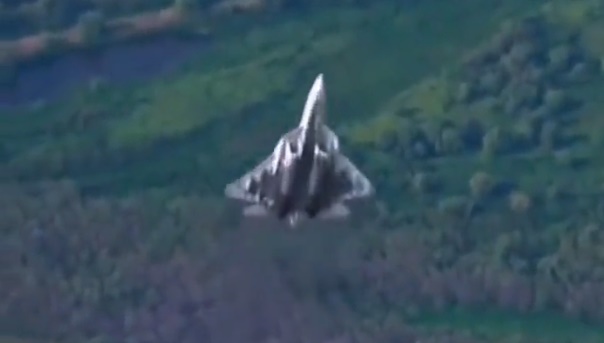 SNIMAK OD KOG ZASTAJE DAH Ovaj ruski avion i njegove mogućnosti ulivaju strah svim neprijateljima Rusije (VIDEO)