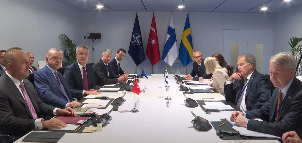 PREOKRET ERDOGANA NA SAMITU NATO Turska će podržati pristupanje Švedske i Finske Alijansi? (VIDEO)