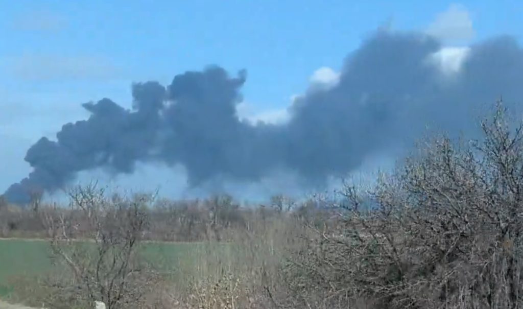 SUKOB U UKRAJINI U vazdušnom napadu uništena pista i skladište goriva (VIDEO)