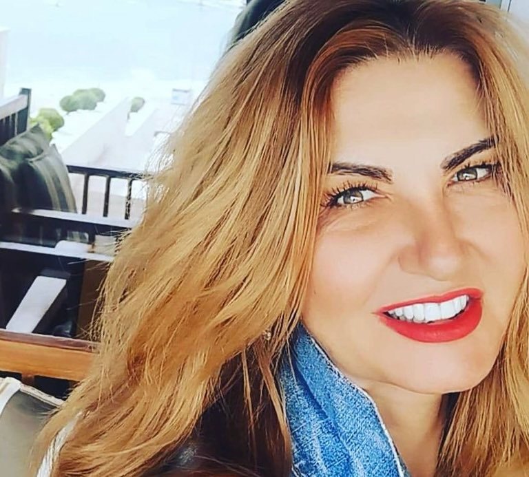 VESNA DEDIĆ ZANEMELA OD NEIZMERNE SREĆE: Ćerka Lenka joj je priredila najlepši dan u životu! (FOTO)