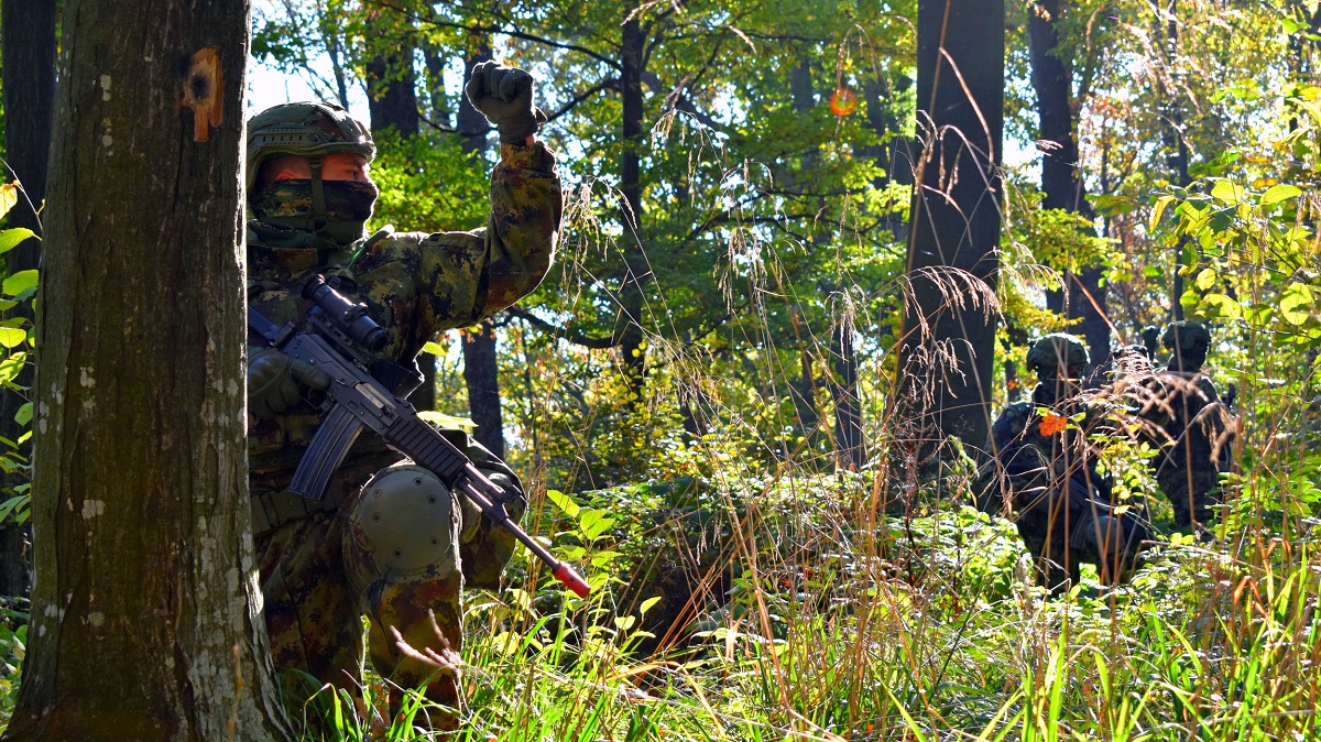 Taktička obuka izviđača Kopnene vojske sa ciljem očuvanja i unapređenja osposobljenosti profesionalnog sastava (FOTO)