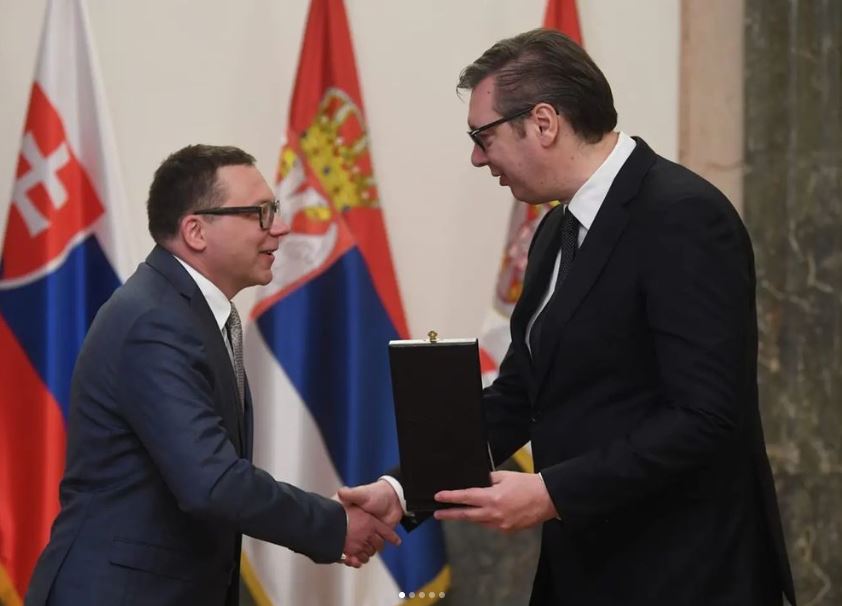 SVEČANOST U PREDSEDNIŠTVU: Predsednik Vučić uručio orden Ladislavu Hamranu (FOTO)