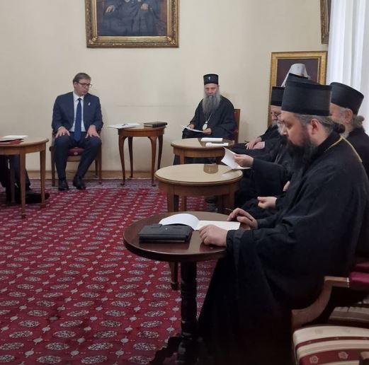 VUČIĆ STIGAO U PATRIJARŠIJU: Počeo sastanak sa patrijarhom Porfirijem (FOTO)