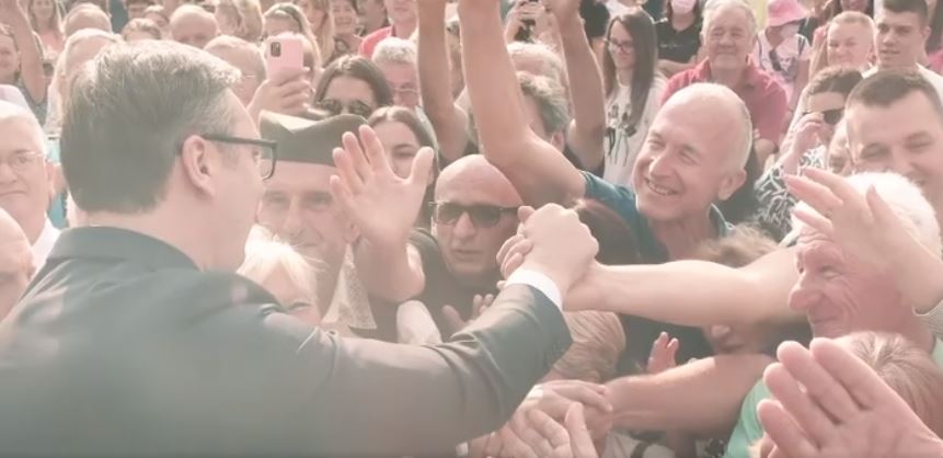 SNAŽNA PORUKA PREDSEDNIKA VUČIĆA: Hvala vam na podršci! (VIDEO)