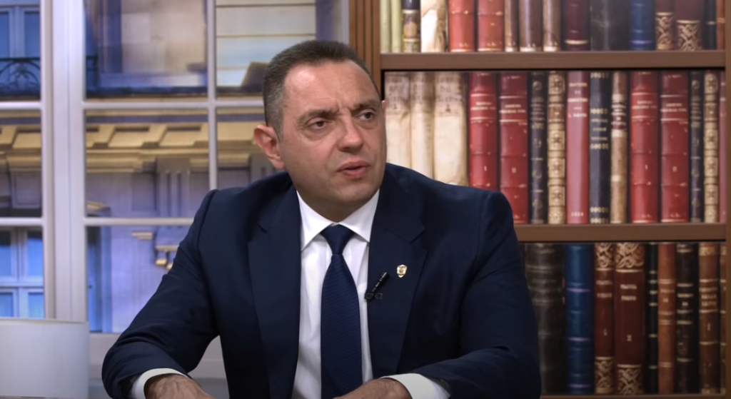 Ministar unutrašnjih poslova Aleksandar Vulin poručuje:“Onaj ko dopušta da Priština preti ratom, odgovoran je ako Kurti ispuni svoje pretnje!“