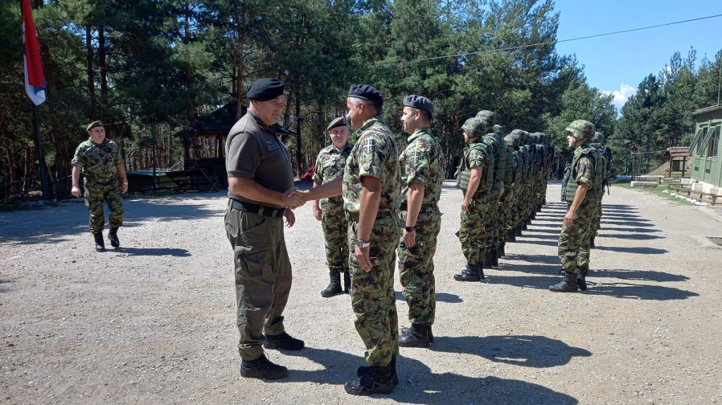 Zamenik načelnika Generalštaba Vojske Srbije, general-potpukovnik Petar Cvetković obišao je baze „Merdare“ i „Veliki trn“ u Kopnenoj zoni bezbednosti!
