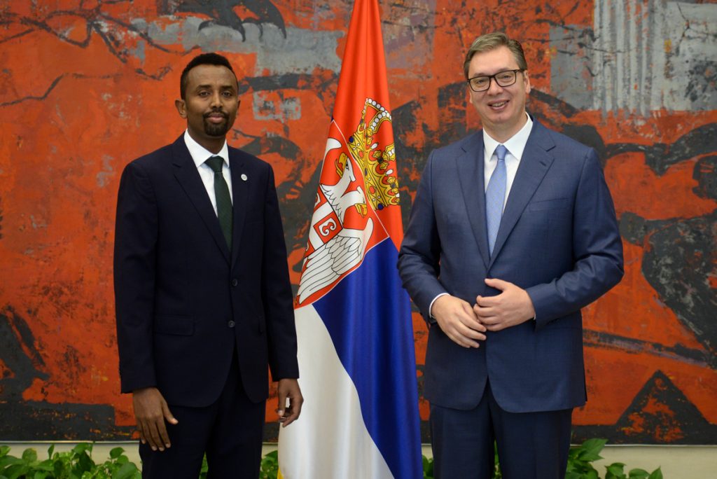 VUČIĆ SA NOVIM AMBASADORIMA: Predsednik primio diplomate Iraka, Somalije i Italije (FOTO)