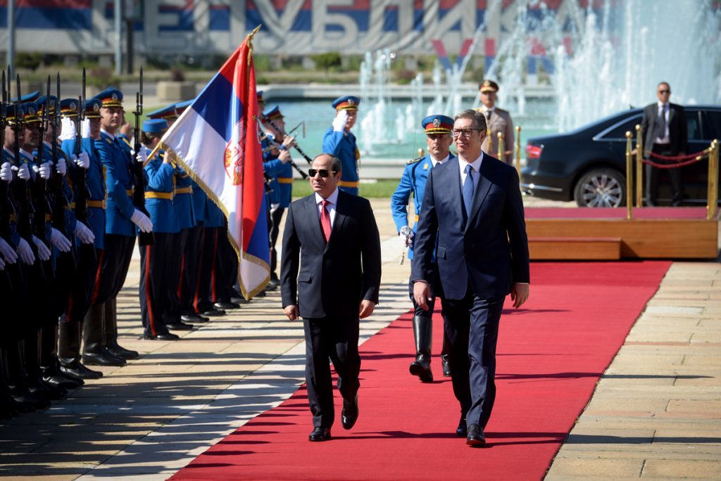 VUČIĆ DOČEKAO AL SISIJA: Svečana ceremonija u čast egipatskog predsednika ispred Palate Srbija (VIDEO)