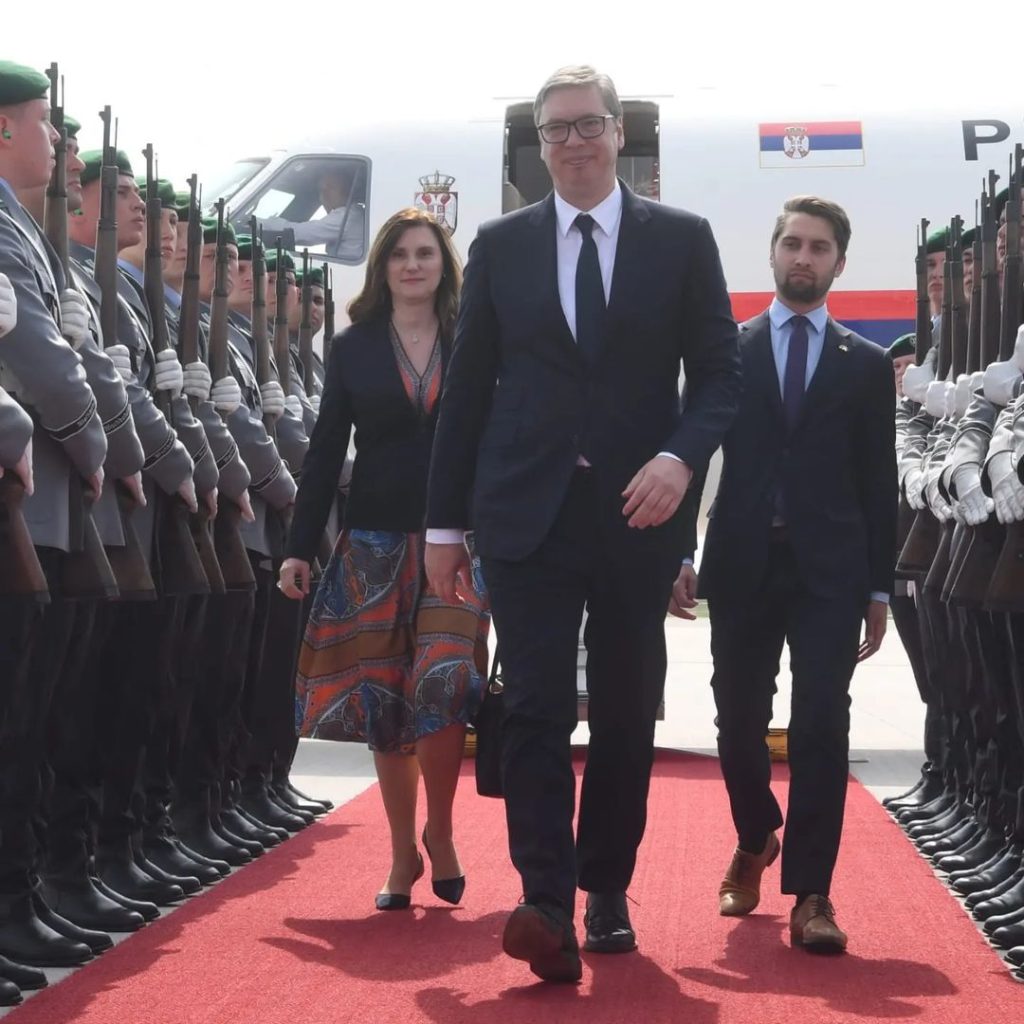 BORIĆU SE ZA INTERESE SRBIJE! Ovo je prva poruka Aleksandra Vučića po sletanju u Berlin (FOTO)