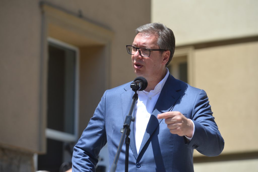 „RAT NEĆE STATI, NAŠE JE DA SE UZDAMO U MIR!“ Vučić zamolio građane „da budemo jedinstven narod“