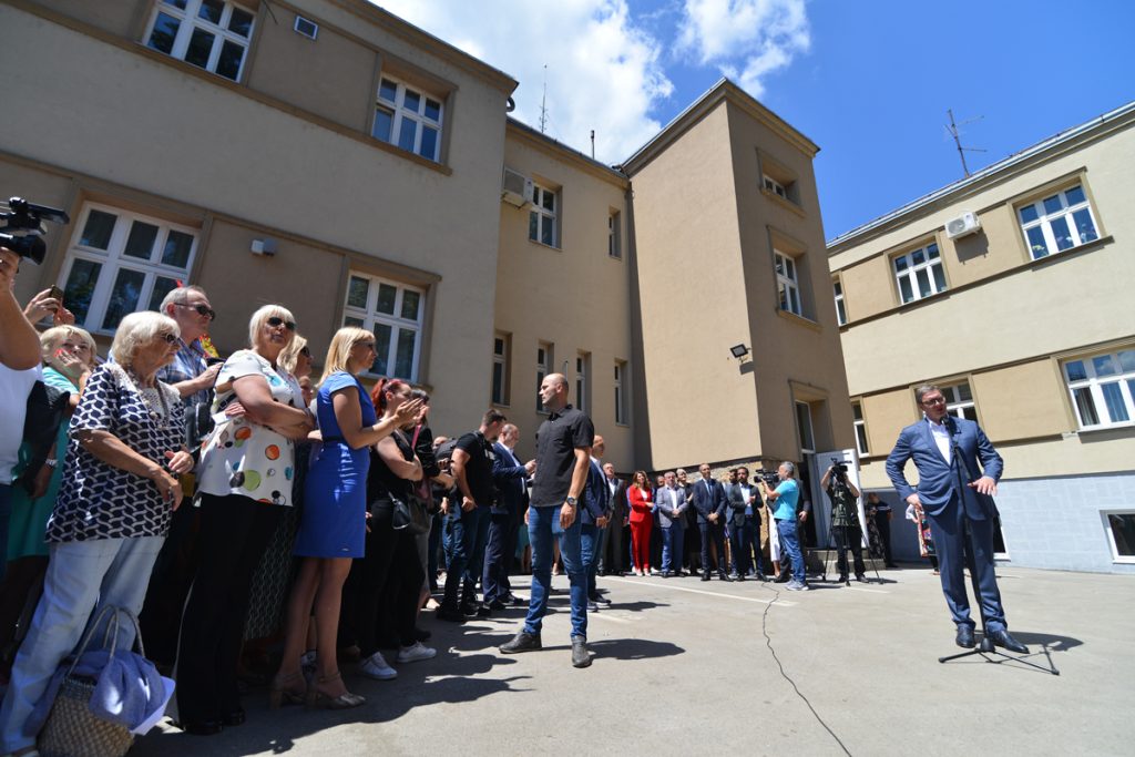 VUČIĆ NAKON SASTANKA SA PREDSTAVNICIMA OPŠTINA: Niko neće da uveze dizel zbog ograničene cene