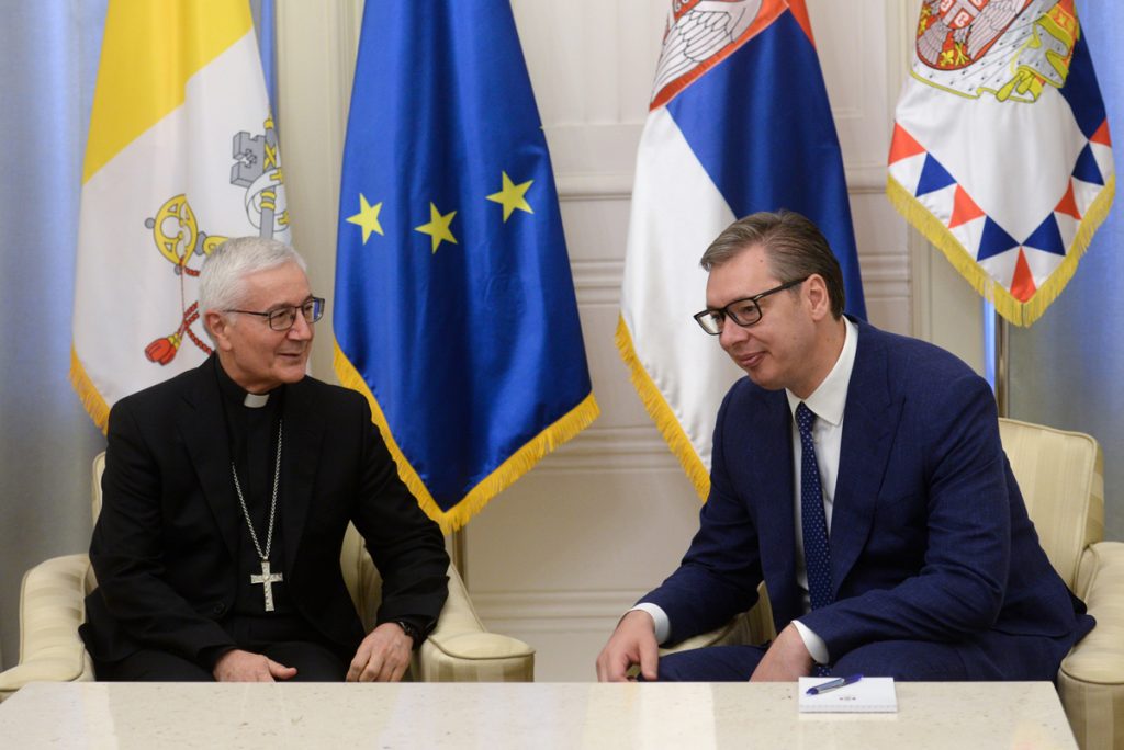 PREDSEDNIK VUČIĆ ZAHVALIO VATIKANU: „Odnosi Srbije i Svete Stolice zasnovani na istinskom međusobnom uvažavanju“