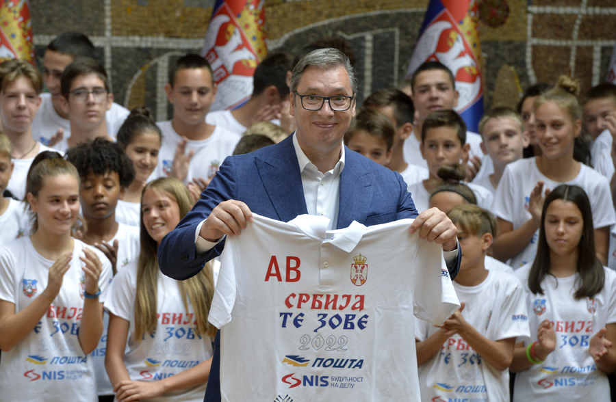 OTADŽBINA JE TA KOJA SPAJA JEZIK I ROD! Predsednik poručio mladim sportistima: „Samo upornost, snaga, energija, ambicija i entuzijazam i niko ne može da vas pobedi!“ (FOTO)
