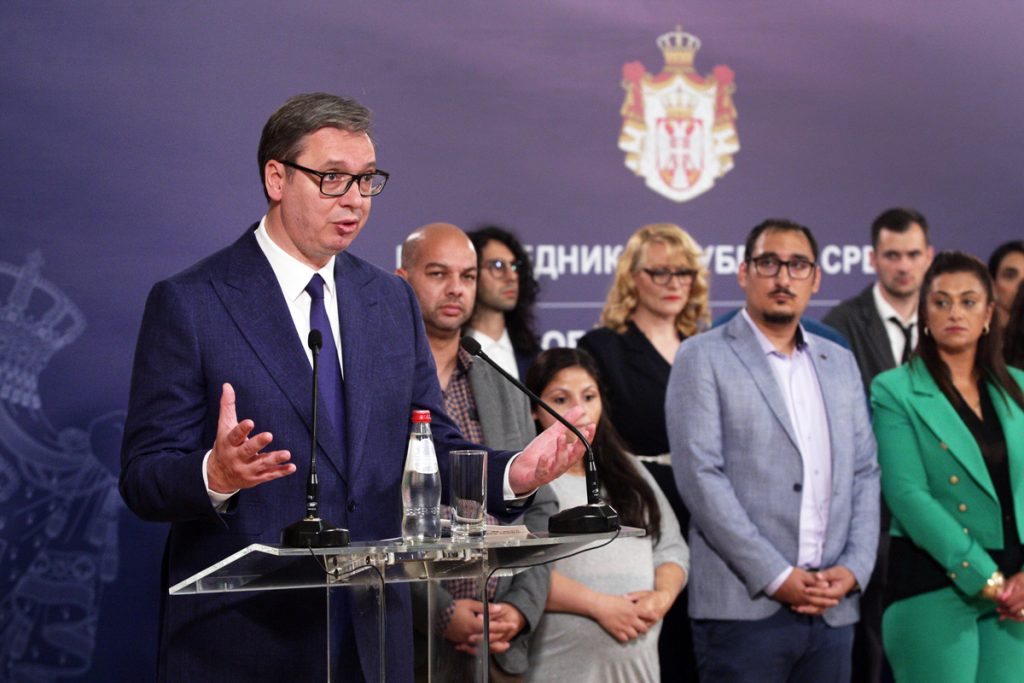 VUČIĆ SA PRVOM GENERACIJOM POLAZNIKA PROGRAMA BARVALIPE: Potrebni smo jedni drugima, verujem u vašu snagu!