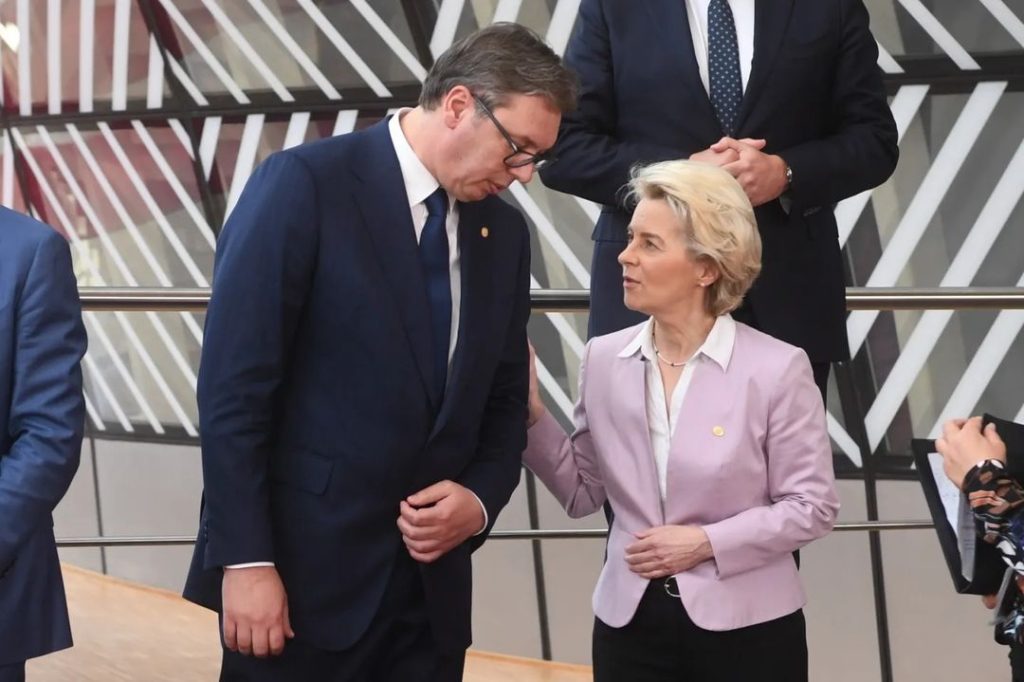 VUČIĆ U ČETVRTAK SA FON DER LAJEN U DAVOSU: Predsednik Srbije sastaje se sa predsednicom Evropske komisije