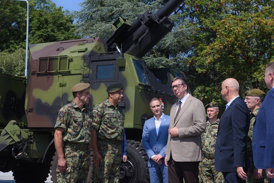 PREDSEDNIK VUČIĆ NA VOJNOJ AKADEMIJI: Prikaz novog srpskog naoružanja i vojne opreme!
