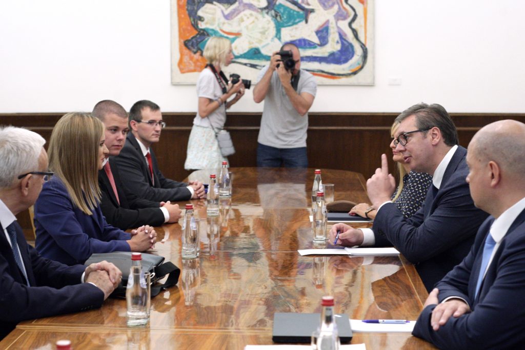 ZAVETNICI STIGLI KOD VUČIĆA: Nastavljene konsultacije na Andrićevom vencu