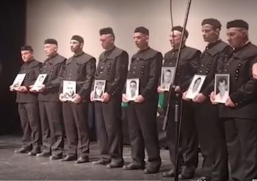 Potresne scene na komemoraciji poginulim rudarima: Kolege u uniformama drže slike stradalih