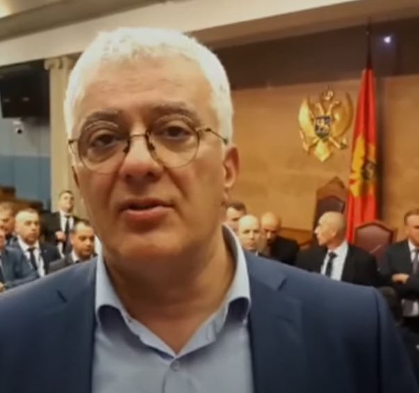PORUKA MANDIĆA SA PREDIZBORNE TRIBINE: „Đukanović se mora demokratski ukloniti sa mesta predsednika“