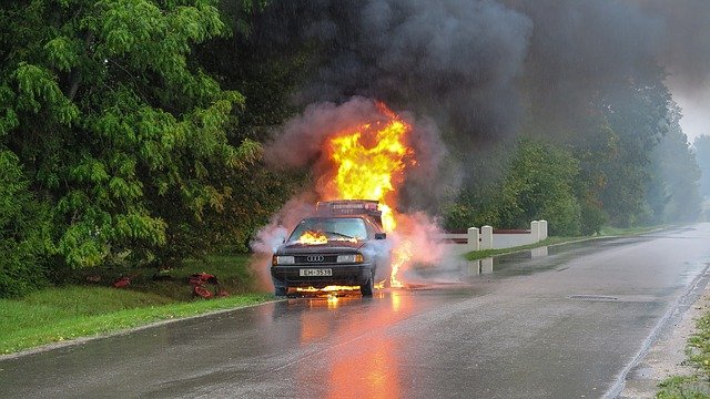 EKSPLODIRAO AUTOMOBIL NA ZVEZDARI