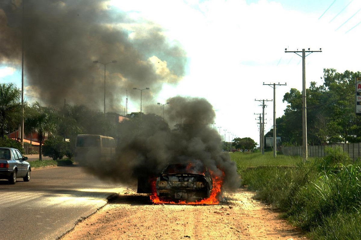 NESREĆA KOD SMEDEREVA: Potpuno izgoreo automobil niške registracije (VIDEO)