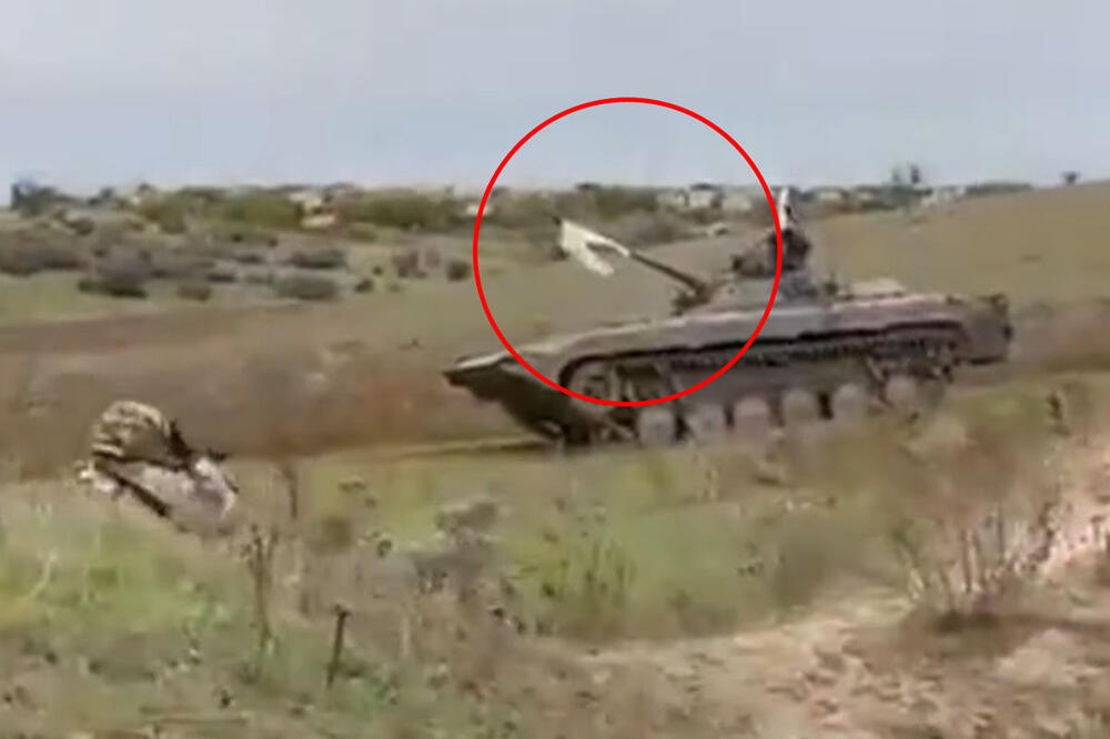 RUSI SE PREDAJU BEZ BORBE?! Pogledajte snimak sa južnog fronta u Ukrajini! (VIDEO)