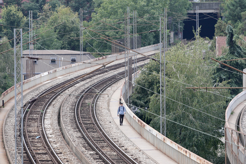 ZBOG KVARA NA MREŽI KASNE VOZOVI! Usporen saobraćaj na pruzi Beograd-Novi Sad