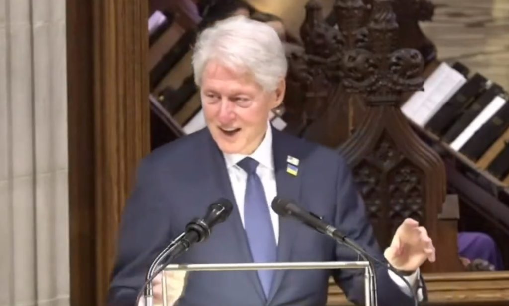 OBJAVLJEN TRANSKRIP RAZGOVORA: Klinton čestitao Jeljcinu granatiranje parlamenta u Moskvi
