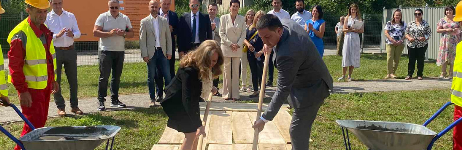 NOVI VRTIĆI U KRUŠEVCU! Ministar Branko Ružić i gradonačelnica Jasmina Palurović postavili kamen temeljac!