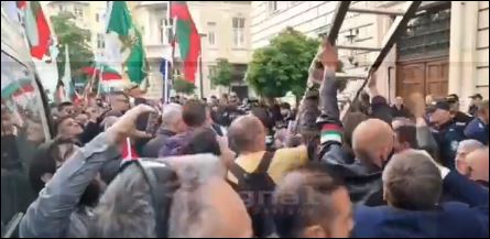 BUGARI LJUTI NA NATO I EU: Protest u Sofiji zbog isporuke oružja Ukrajini (VIDEO)