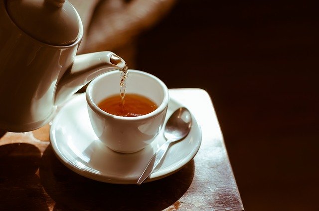 SNIŽAVA TEMPERATURU, ČISTI DISAJNE PUTEVE: Evo kako vam može pomoći lekoviti čaj od LIPE!
