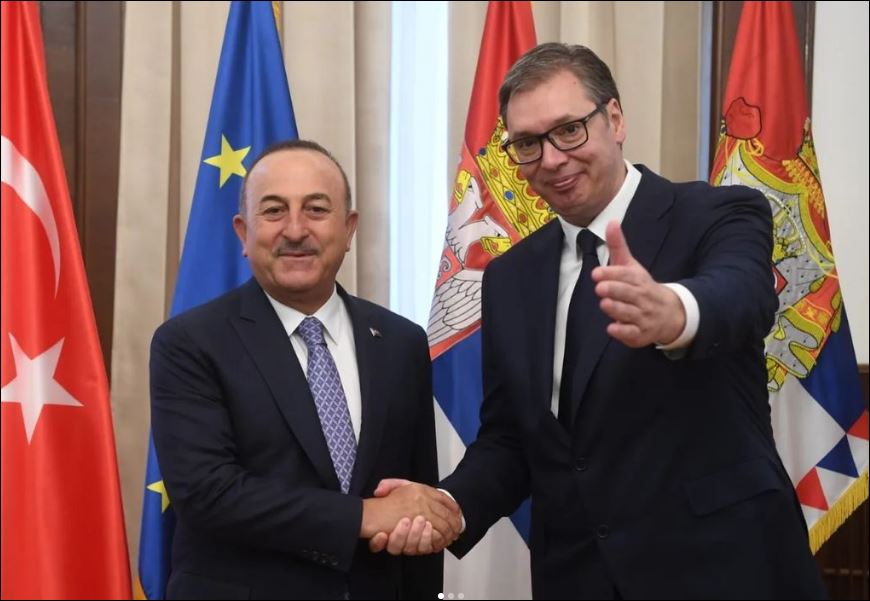 TURSKU VIDIMO KAO SNAŽNOG PARTNERA: Vučić se sastao sa Čavušogluom (FOTO)