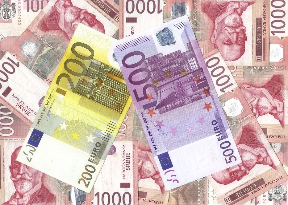 NARODNA BANKA SRBIJE OBJAVILA: Evo koji srednji kurs dinara prema evru možemo očekivati na početku nedelje