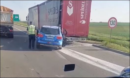 TEŠKA SAOBRAĆAJKA KOD DOBANOVACA: Sudar kamiona i automobila, saobraćaj usporen (VIDEO)
