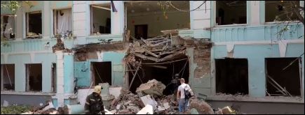 RUSKE RAKETE GRME IZNAD DONJECKE OBLASTI: Najmanje 6 osoba poginulo u obrušavanju zgrade