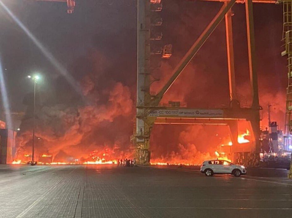 SNAŽNA EKSPLOZIJA U DUBAIJU: Sumnja se na skladište nafte! (FOTO)