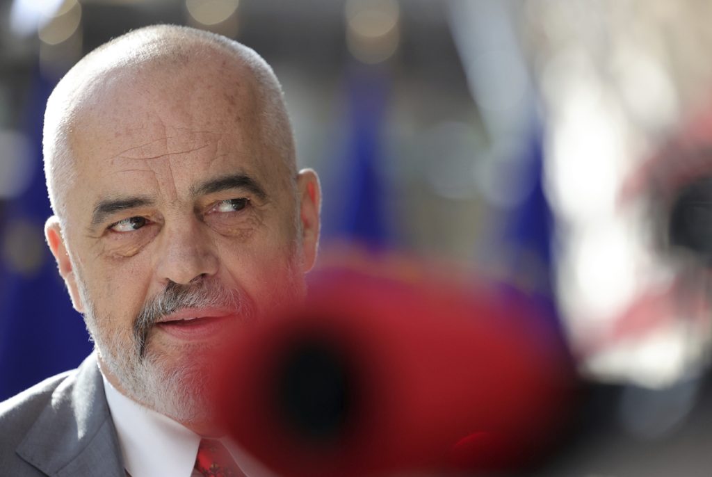 „FINANSIRAJU SE „PRLJAVIM“ RUBLJAMA“ Rama kritikovao albansku opoziciju