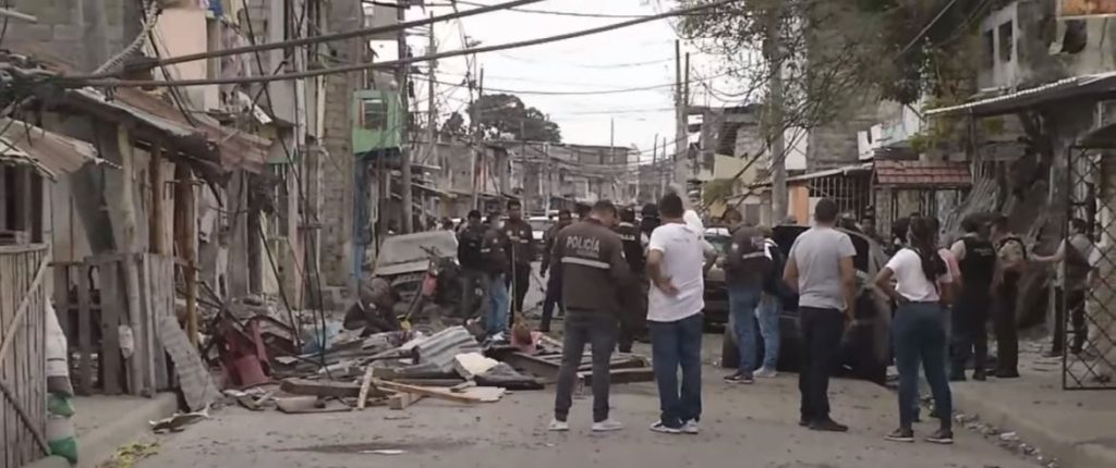 PUCNJAVA I EKSPLOZIJA U EKVADORU: Najmanje pet osoba je poginulo, 15 je povređeno!