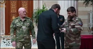 VOĐI ČEČENSKE REPUBLIKE SVEČANO URUČENE GENERALSKE EPOLETE: Ja sam pešadijac Vladimira Putina, poručio ponosno Kadirov (VIDEO)