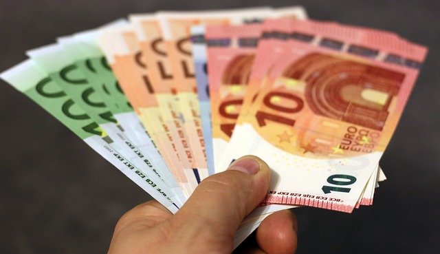 Državljanka Srbije D.D. (26) uhapšena u Crnoj Gori, pokušala da plati račun lažnom novčanicom!
