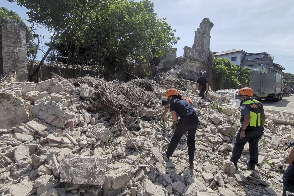 GRAĐANI FILIPINA U STRAHU PROVELI NOĆ NA OTVORENOM: Zbog jučerašnjeg zemljotresa plaše se povratka u svoje kuće