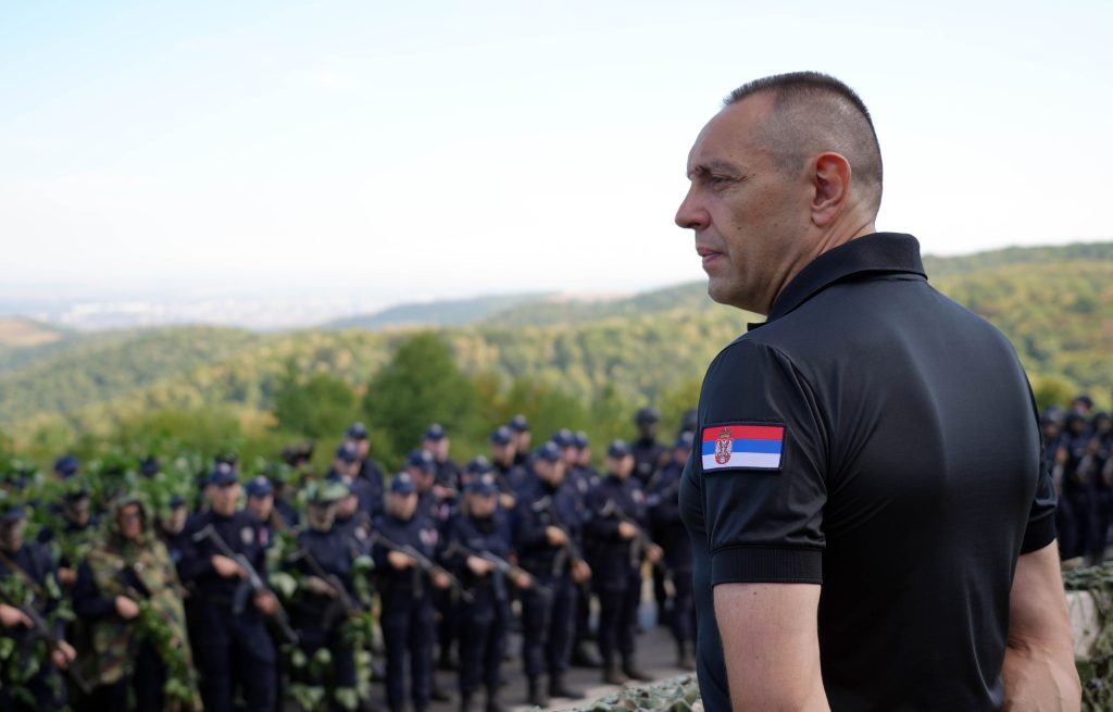 VULIN POSETIO POLAZNIKE CENTRA ZA OSNOVNU POLICIJSKU OBUKU: Država Srbija i MUP ulažu u obrazovanje i školovanje budućih kadrova