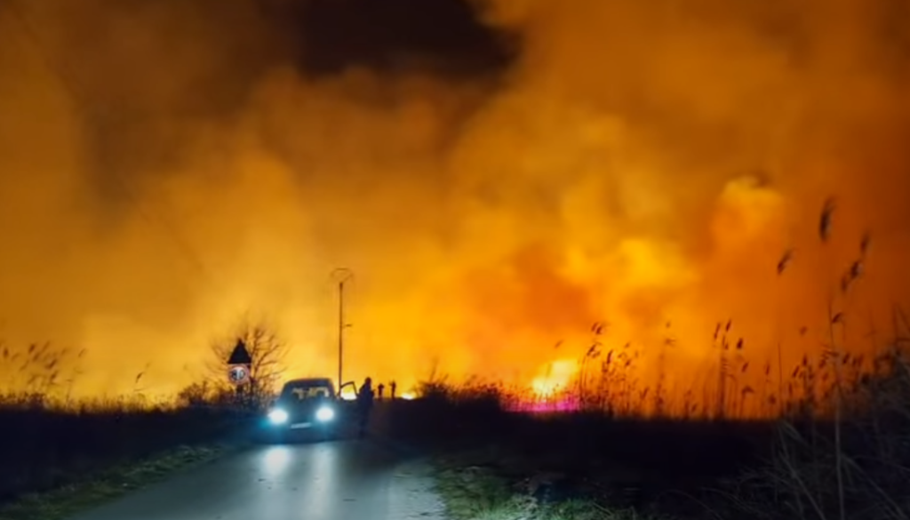 UGAŠEN POŽAR U FUTOGU: Vatrogasci se celu noć borili sa vatrenom stihijom (VIDEO)