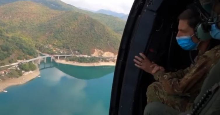 HELIKOPTER IZNAD JARINJA: Komandant KFOR-a obišao sever Kosova i Metohije (VIDEO)
