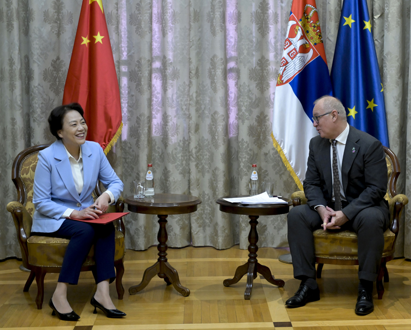 Ministar Goran Vesić razgovarao je sa ambasadorkom Čen Bo o projektima između dve zemlje!