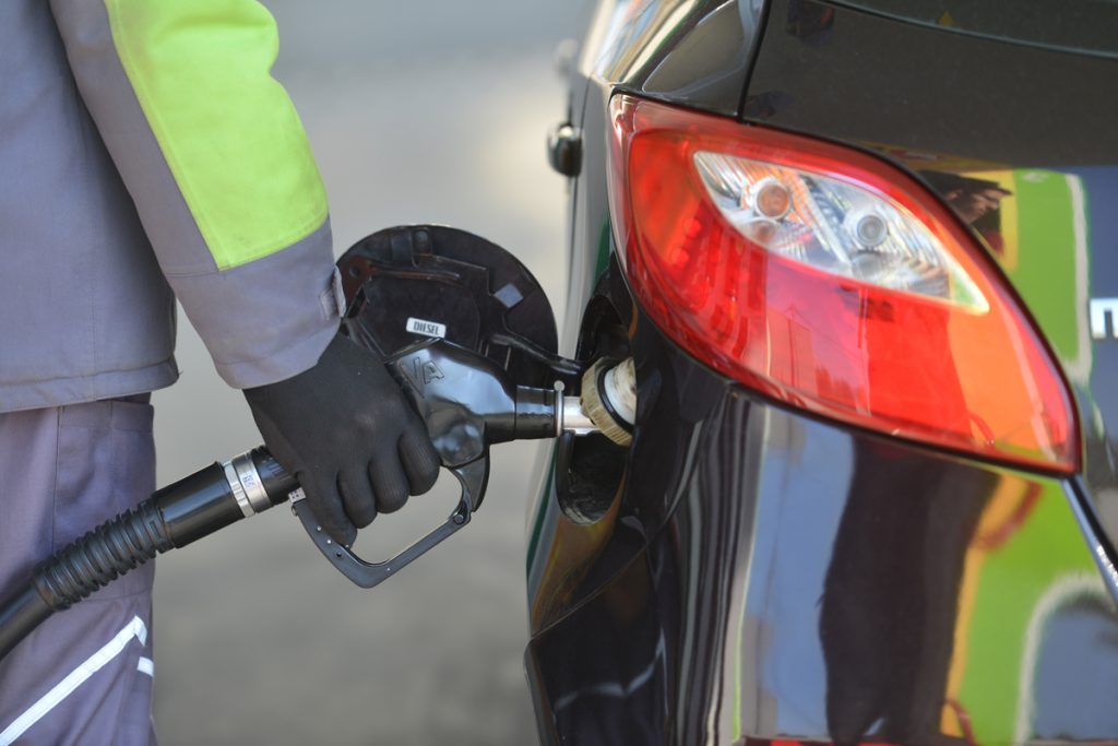 OD PONOĆI JEFTINIJE GORIVO U CRNOJ GORI: Evo koliko će koštati benzin