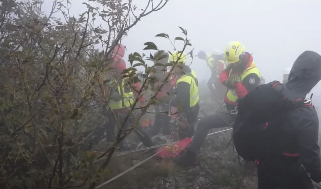 Spasioci Gorske službe spasavanja uspešno su danas evakuisali povređenu mlađu žensku osobu sa Trema